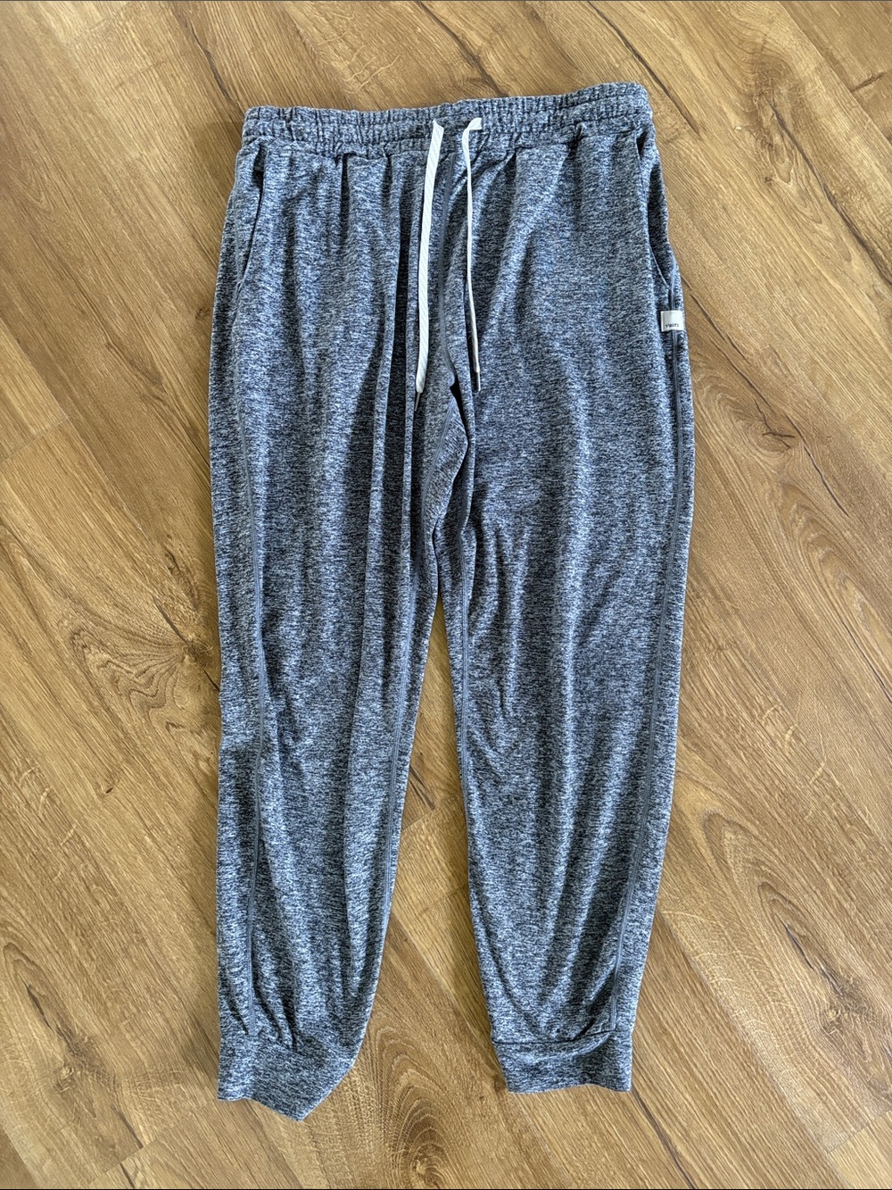 Vuori Performance Jogger Heather Grey Size Medium - EUC